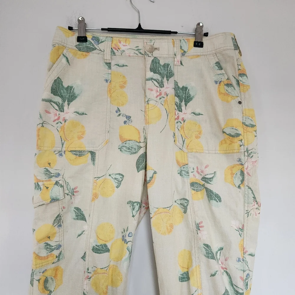 Chicos Pants Cream Yellow Lemon Pink Flower Cargo Cropped Mid Rise Utility 0/4